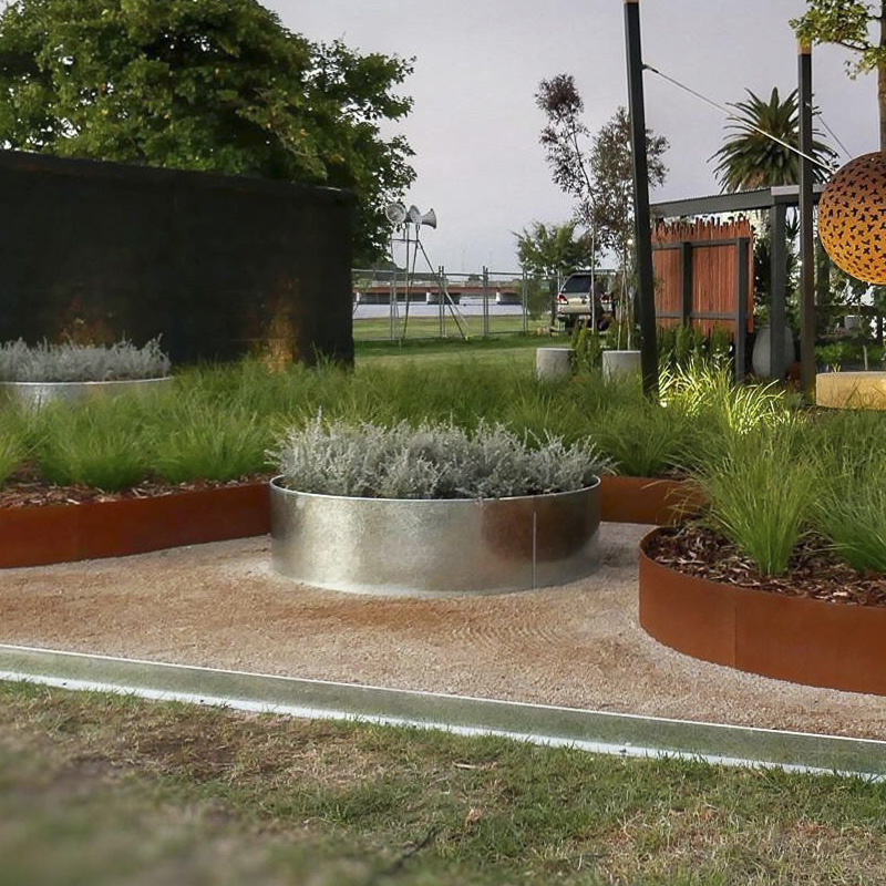 What are the advantages and disadvantages of metal landscape edging?